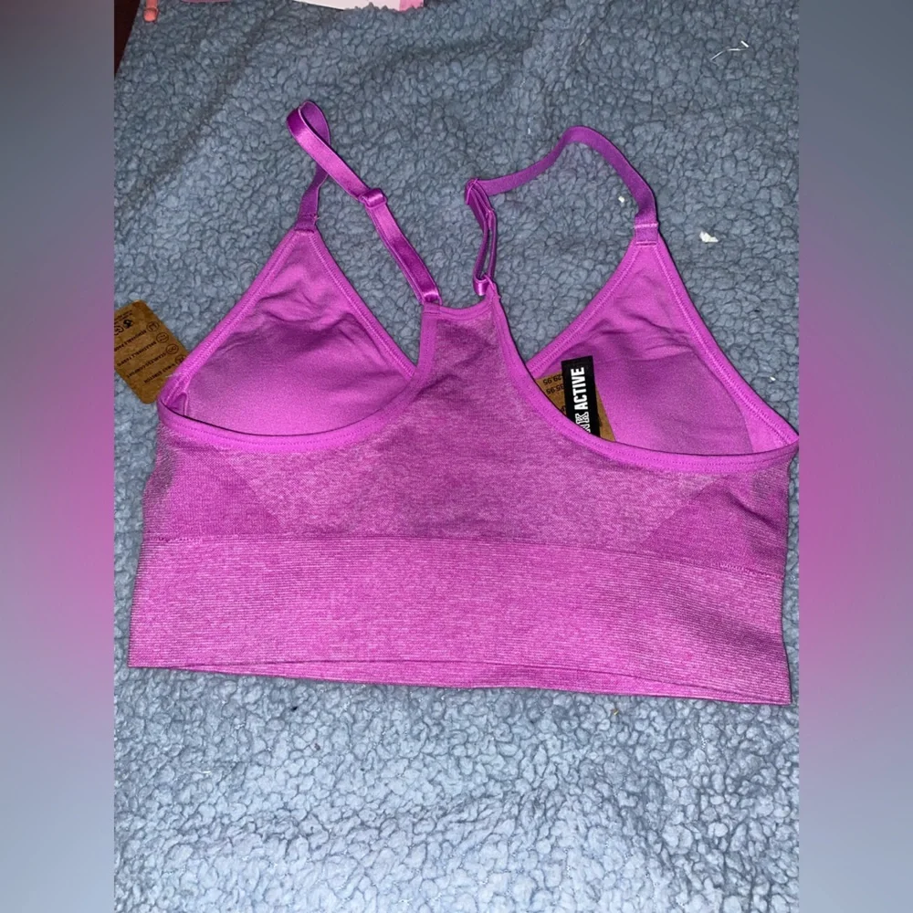 Pink bra - Picture 2 of 3